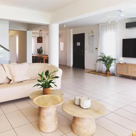 Sirena Solis - Elegant 5-bedroom Sea View Retreat Near Sirena Bay Protaras