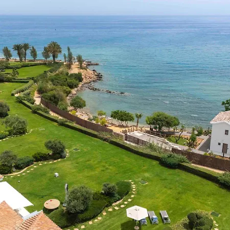 Sirena Solis - Elegant 5-bedroom Sea View Retreat Near Sirena Bay *